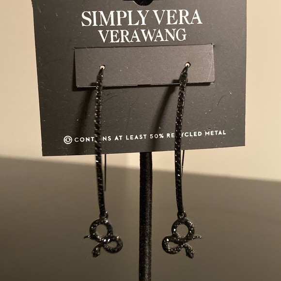 Simply Vera Wang earrings with bow details - Picture 1 of 3